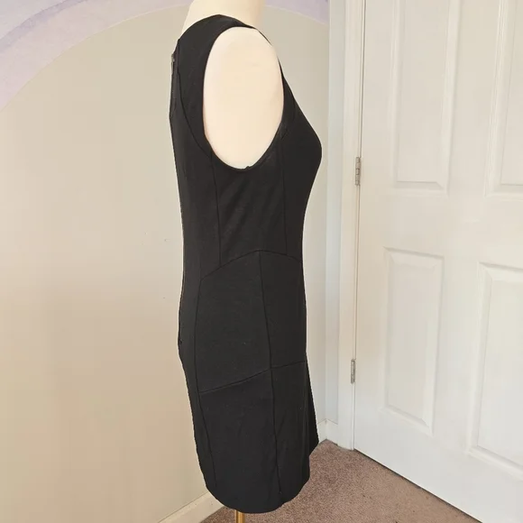 Ladakh | Medium | Black Keyhole Bodycon Sleeveless Dress - Picture 5 of 10
